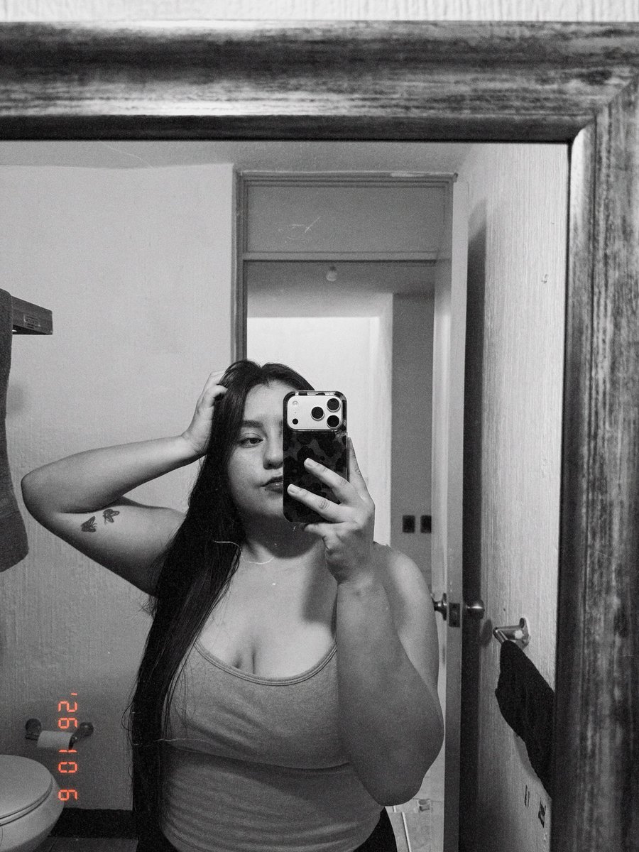lesly_xr's tweet photo. B&amp;W https://t.co/ngVfubaT95