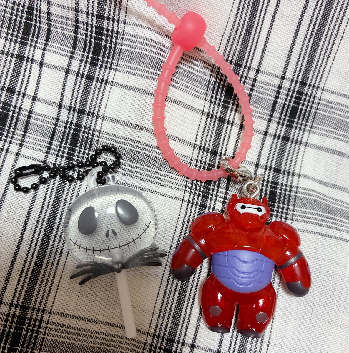 Shionogr2's tweet photo. 今日お目当てのガチャガチャ回せて嬉しかった！
ベイマックスはどれ出ても嬉しいし、
キャンディチャームはナイトメアーの2人狙ってたからジャックきて嬉しかった！
バックにつける👍 https://t.co/E23XOuPzeN