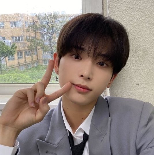 rrunghw's tweet photo. 하루아가 그린 그림보니
자기객관화가 엄청나게 잘되어잇는 아이
목젖 그린거 너무웃겨 아....... https://t.co/DF1EEkk0gH