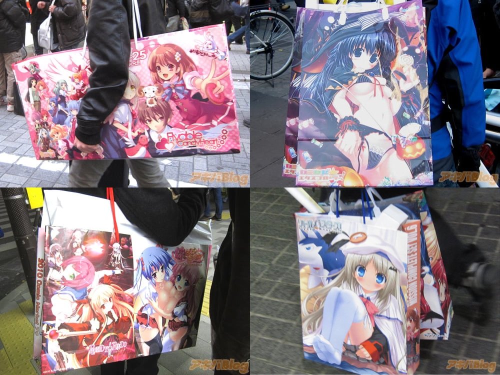 Bugorskaya32765's tweet photo. あのようなエロゲ紙袋で埋め尽くされたコミケを体験したかったら、あと20年早く生まれてくるべきでしたね。2012年頃には既に割合が減り、代わりにアニメやラノベ、ブラウザゲーの紙袋が台頭してきました。さらにその時期からエロゲメーカーの閉鎖も相次ぎ、2015年頃にはエロゲ紙袋は完全にコミケから姿を消したと言っていい状態になりました。

「完全に消えた」と言ってもゼロになったわけじゃないですよ。ただ、黄金期の量と比べたら、もはや比較すらできないレベルまで減ってしまったということです。でも実を言うと、09〜12年の間には東方やボカロの紙袋も既に増え始めていたので、厳密に「エロゲ紙袋がコミケを圧倒的に占拠していた時代」を挙げるなら2008年以前になるでしょうね。

そして姿を消したもう一つの決定的な理由が、2012年夏コミでの騒動です。過激なエロ柄の紙袋を持ったまま駅や電車を利用したり、公共の場を歩き回る連中が問題視され、「露骨すぎる」「子供の目に入る」と地元住民から深刻な苦情が寄せられたんですよね。

2009｜2010 ｜2011｜2012