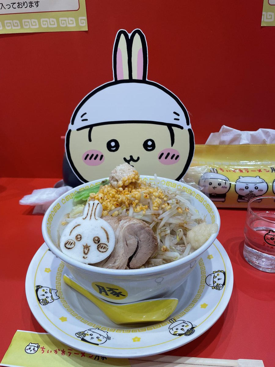 toyotti48's tweet photo. 念願のラーメン豚行きました！
ラーメンボリューミーで腹パンw

店内もグッズもめっちゃ可愛かったぁ https://t.co/UF3eQAg59g