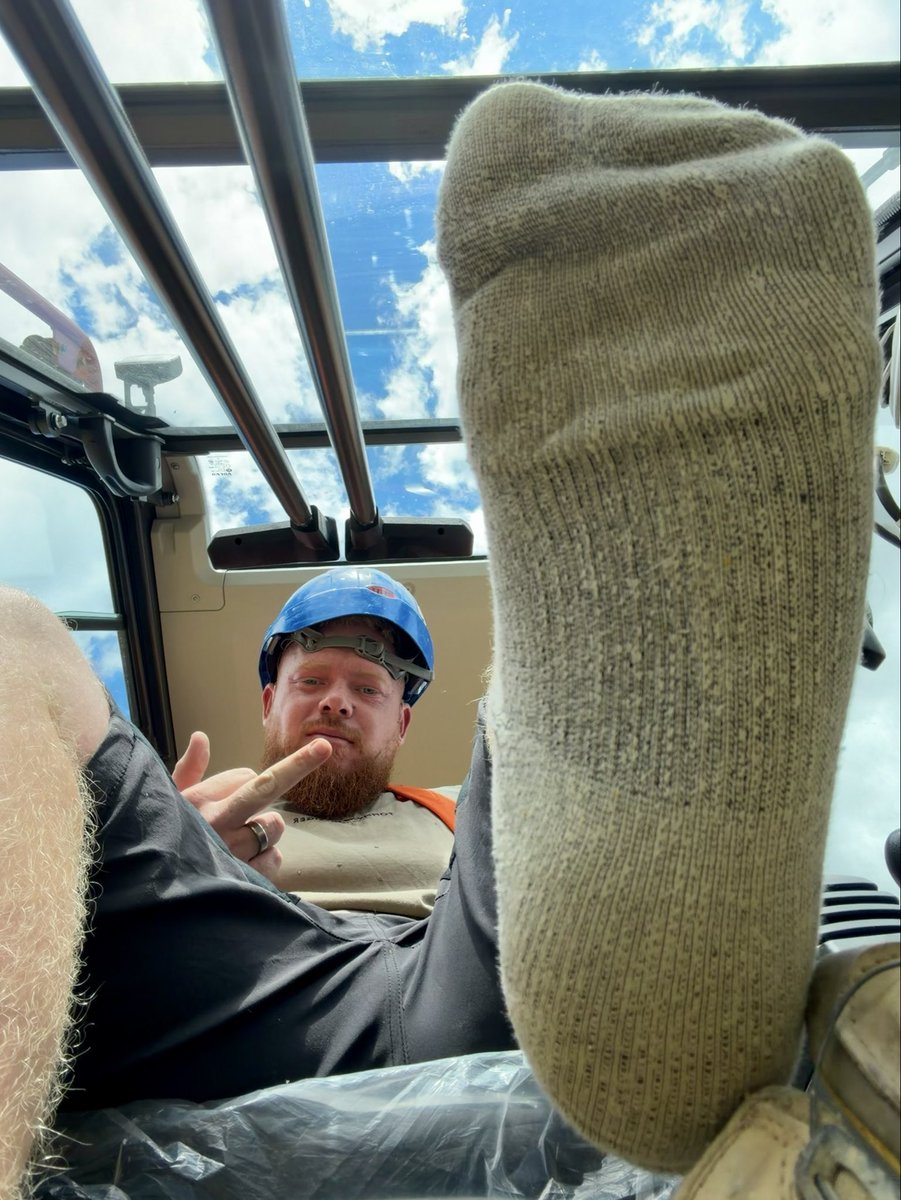 BritishDomHub's tweet photo. 🇬🇧@MasterHarryx1 🇬🇧

@MasterHarryx1 is the definition of a “British Tradie” 

🧦 Masculine
🧦 Strong 
🧦 sweaty 
🧦 Ruthless 

@MasterHarryx1, we love you 👑 https://t.co/NdC81LwEFq