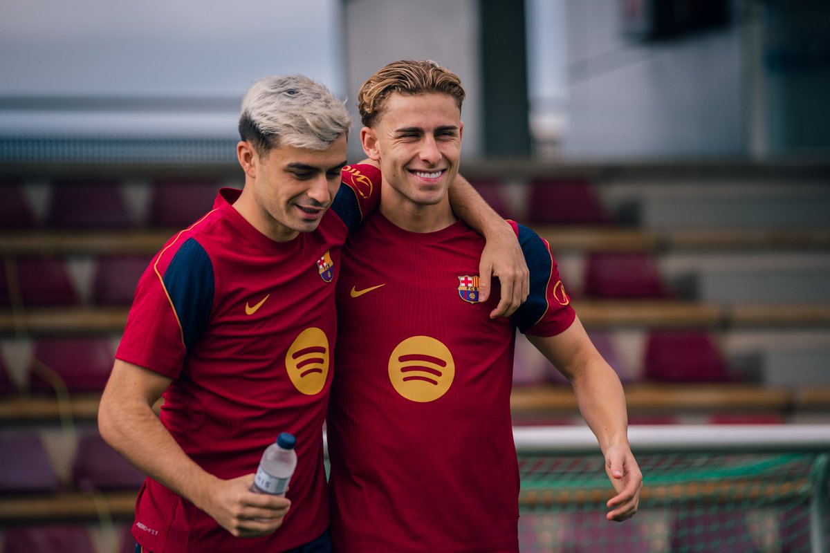 FCBarcelona_es's tweet photo. La felicidad de volver a casa 😊 https://t.co/5LLsn2p1NZ