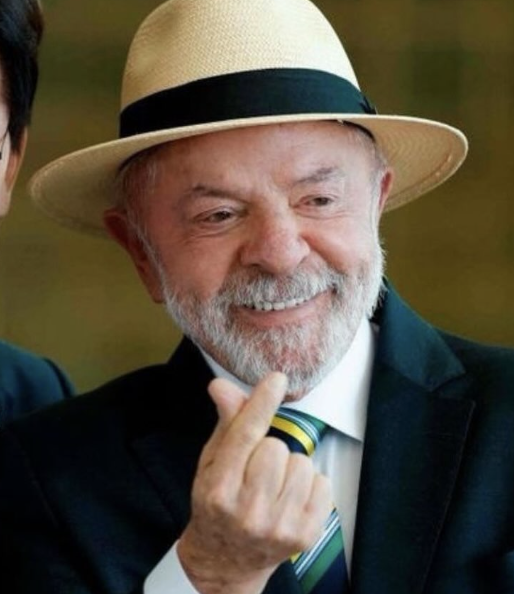 itsjeonjm's tweet photo. 🚨 IMPORTANTE

Hoje será divulgada a primeira pesquisa da Datafolha para o segundo turno. E independentemente do cenário, NÃO PODEMOS desanimar!

Temos as redes, as ruas, os fandoms e principalmente mais de duas semanas pra conversar com milhões de pessoas que não votaram no primeiro turno, votaram branco, votaram em outro candidato ou anularam voto!

Ainda há muito trabalho pela frente. Pesquisa NÃO decide eleição. ELEIÇÃO SE GANHA NA URNA! Vamos continuar mobilizados, conversando e fazendo a nossa parte até o último dia.

#FandomsComLula
#ARMYScomLula
#ViraVoto #EleNão 
ARMYS COM LULA

(RT + reply abaixo)