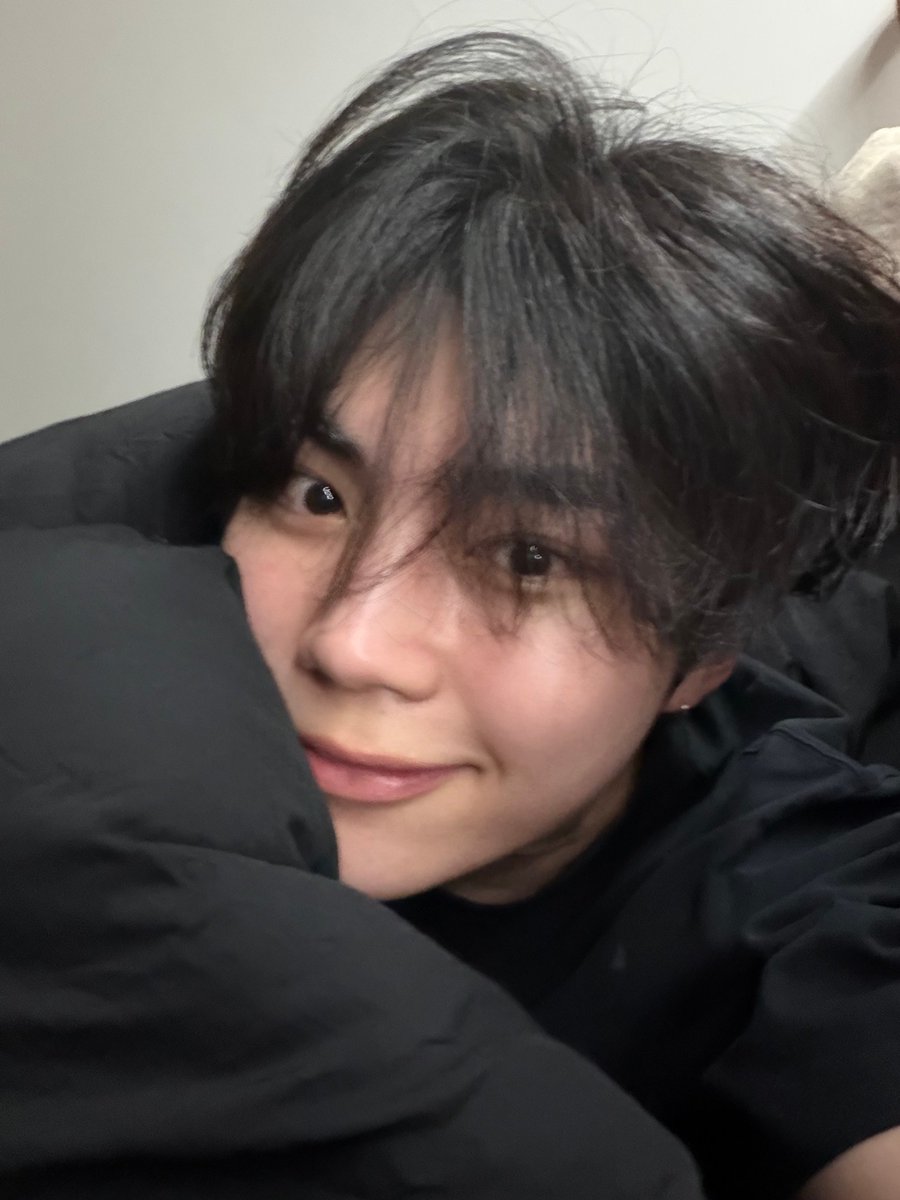 pgwchats's tweet photo. 261008 🧸📷💬 [9:01pm kst]

- *5 pics*
- bed selca
- i'll give you
- each version https://t.co/b3FpncRrwV