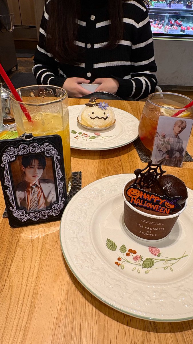 wanyotto's tweet photo. 追加公演・大阪2日目🫶（大時差）
念願の初HANA🌹近めアリーナ席で大感激🫪
初っ端からフルスロットルすぎてぶち上がりでした❤️‍🔥生きます🔰🐣

ふーかちゃん1日ありがとう🥹
半年ぶりとは思えんぐらい喋り倒せて楽しかった爆笑
ほんで！次は3日後にフェス鑑賞会＆お泊まり会🌟激アツすぎ超楽しみよ〜🔥 https://t.co/kbcTZJIDe5