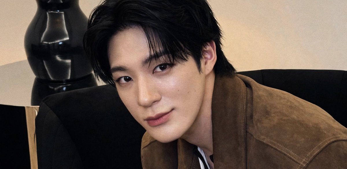 Jetolee's tweet photo. Keep looking at me like that, and I'll start looking back. I can hold it a lot longer than you can. https://t.co/HVXYq0WZ6d