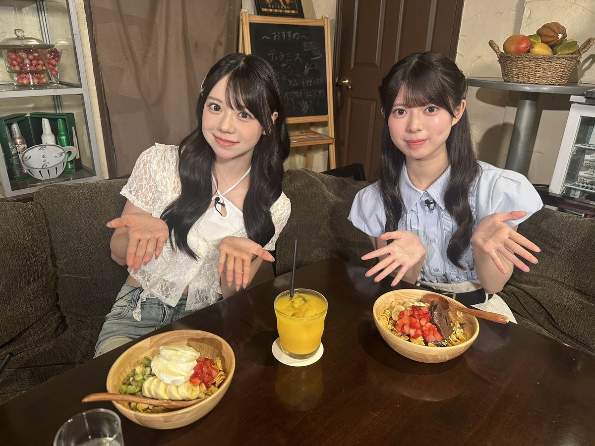 Rosy_Chronicle's tweet photo. ˗ˏˋ 🌹YouTube更新！ ˎˊ˗ 

「offメシ、どっちっち？」#2 公開🎉

この日は小鳥の食事しかしていない上村さん

MC・米村姫良々さんと
デカボな食べ物 アサイーボウルと卵かけご飯🥚を食べながら2択トーク！

https://t.co/W2lUuWdjQU
チャンネル登録もよろしくお願いします✨

#どっちっち #デカビート #Earthhacks
#米村姫良々 #上村麗菜