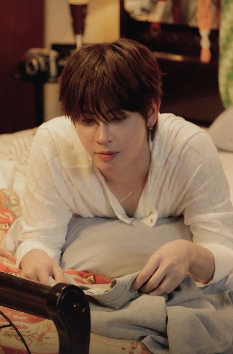 Ploynatcha_p's tweet photo. มันมีความเป็นไปได้ไหม ถ้าMV จะเชื่อมกันได้ 
FIRSTONE IN FRAME
#Day2Firstone

#FirstOne2ndSingle
#Firstone 

เสื้อขาว                                       เสื้อขาว
สร้อยคอ                                     สร้อยคอ
ภูเก็ต                                           ภูเก็ต https://t.co/ti6Bqp1dBX