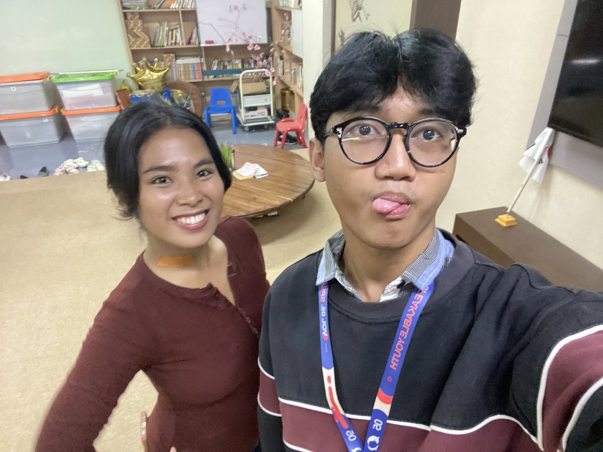 paledangels's tweet photo. Us and this fuckass Korean class we barely go to https://t.co/q3jbeD2De3