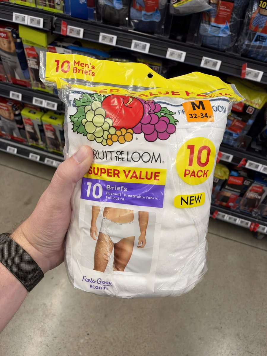Tightywhitieluv's tweet photo. In a world full of boxer briefs, be the one rocking tighty whities 😎 https://t.co/iOr9yoZfqB