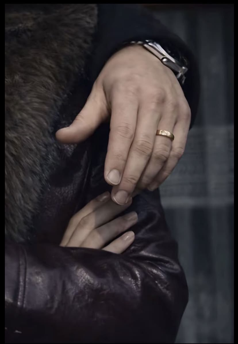 bunny1flx's tweet photo. I have a weakness for the Iso Furtuna hands ngl..

#isfad https://t.co/6z54upubha