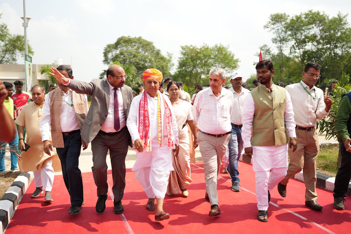 icarindia's tweet photo. ICAR-IIAB, Ranchi: Shri Bhagirath Choudhary &amp; Dr. M. L. Jat visited Dairy Farm, Crop Research Centre, NEXTGEN Breeding Facility &amp; IFS Unit, highlighting farmer-centric innovation. @ChouhanShivraj  @mpbhagirathbjp  @RNK_Thakur  @PIB_India  @mygovindia  @AgriGoI https://t.co/fIFHPeQlAT