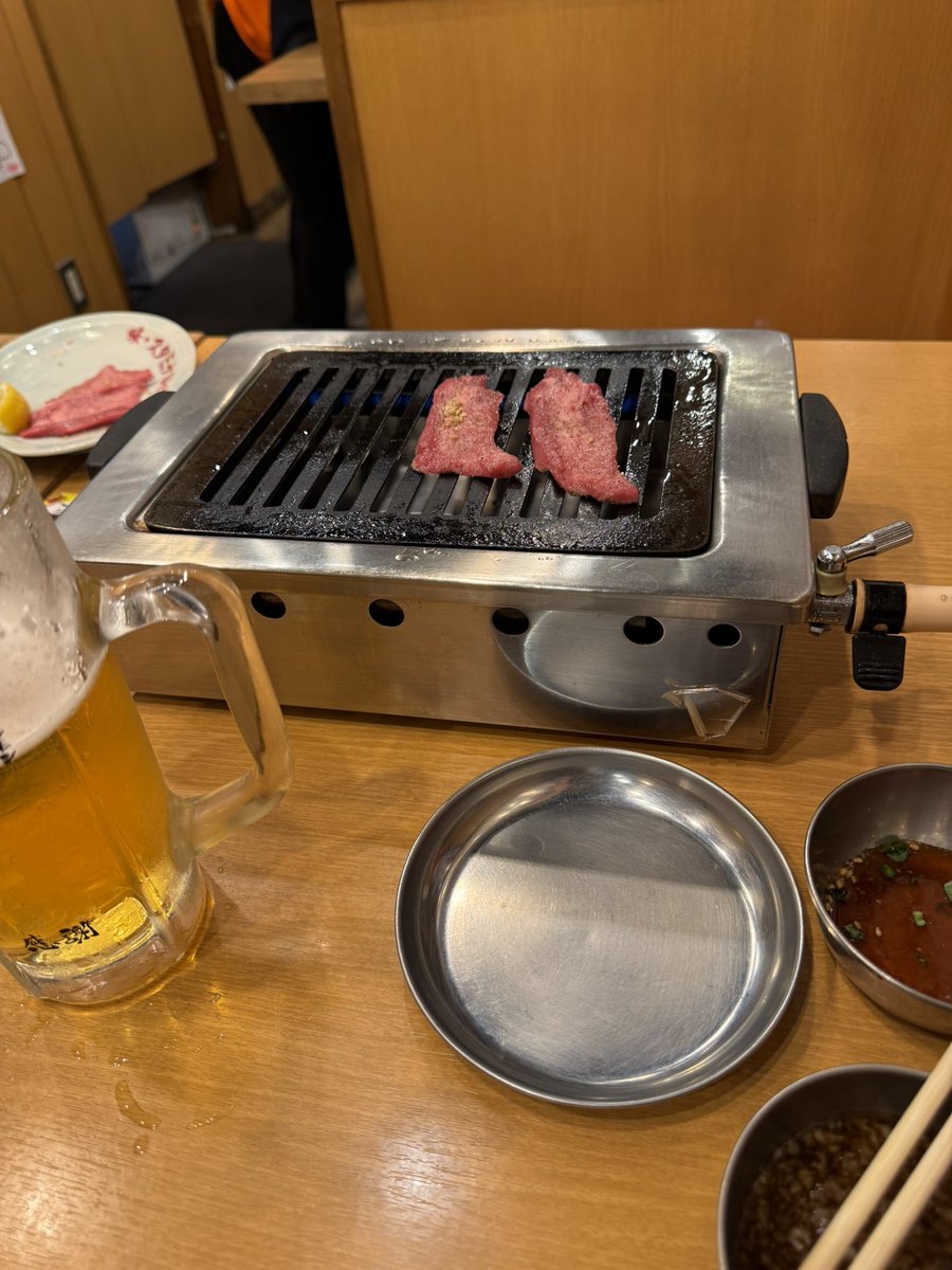 inage5's tweet photo. 肉を焼くことにした https://t.co/VqG3XZTL1l
