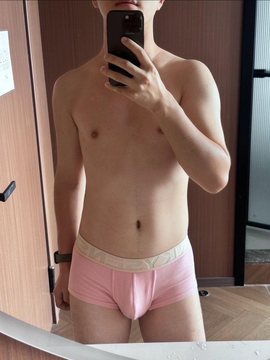 Wynne7m's tweet photo. 儿童身材#内裤#gay#10#🍑 https://t.co/zs8SrDtPO7