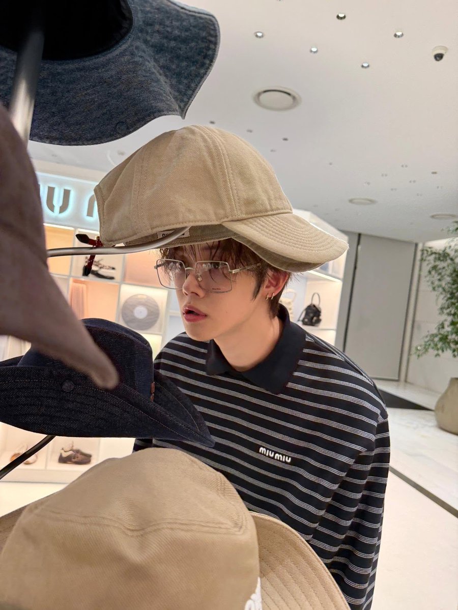 zzery13's tweet photo. 안경미우미우쭌 이거 진짜다 진짜 좋다🤓 https://t.co/M8hl0EhrCN