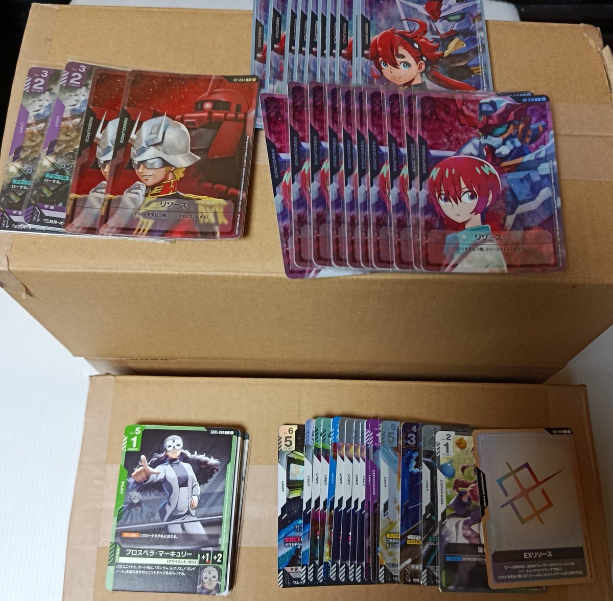 saikul3196's tweet photo. 画像のシングルカードと箱3個のまとめ売り3000円だったので買ってみた。
箱からバレトとか出たらいいなぁ。

#ガンダムカードゲーム https://t.co/0YL1bE7FPS