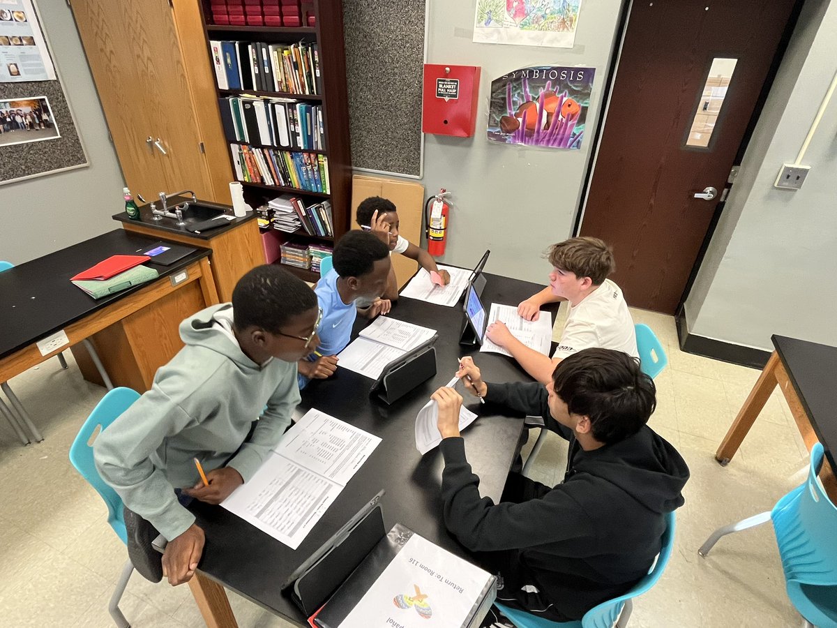 skellyscience's tweet photo. Exploring artificial selection in dogs via our “Puppy Lab” in biology @HTHMiddleSchool  @MalverneSTEM https://t.co/EPPUw05XON