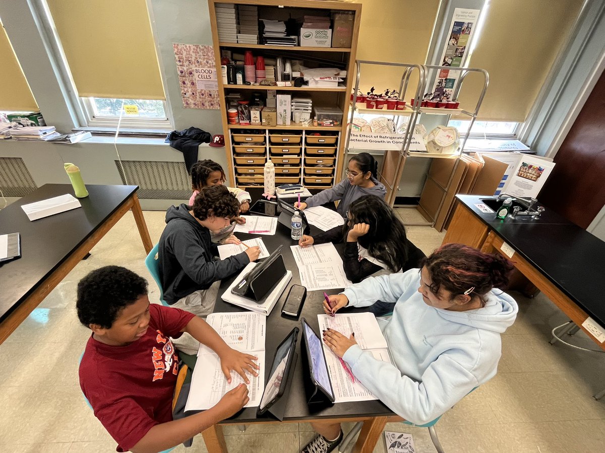 skellyscience's tweet photo. Exploring artificial selection in dogs via our “Puppy Lab” in biology @HTHMiddleSchool  @MalverneSTEM https://t.co/EPPUw05XON