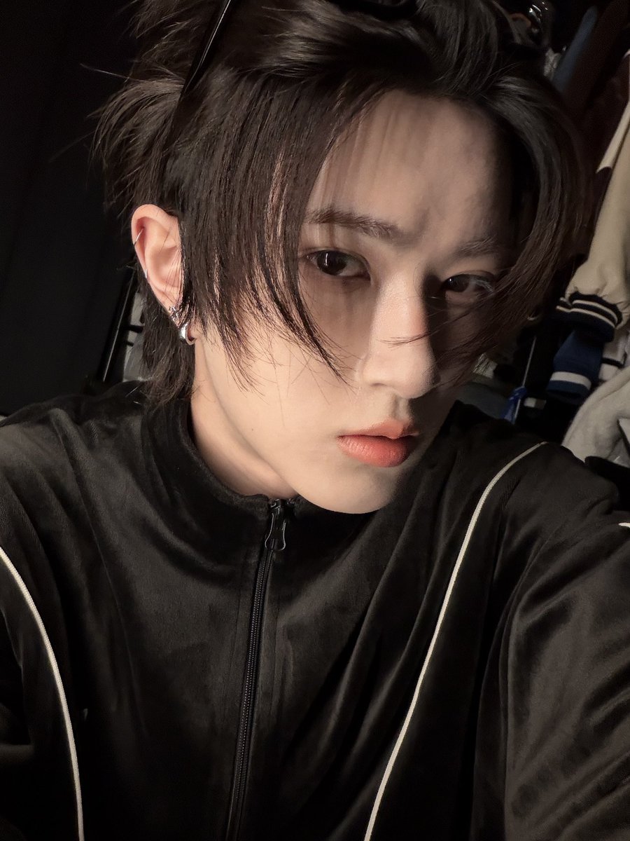 XODIAC_MEMBERS's tweet photo. [#리오] 

🖤 

#XODIAC #소디엑 #LEO #리오 https://t.co/vEY4UeFw8q