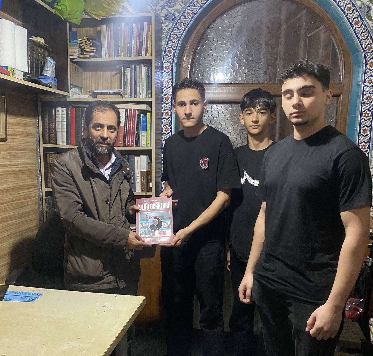 Ocakumraniye's tweet photo. Ümraniye Ülkü Ocakları olarak, Din Görevlileri ve Camiler Haftası vesilesiyle ilçemizde bulunan İmam-ı Azam Camii ve Mustafa Yaman Camii imamlarını ziyaret ederek hasbıhal ettik.

Nazik kabulleri, hoş sohbetleri ve misafirperverlikleri için kıymetli hocalarımıza teşekkür ederiz. https://t.co/KJ0o0XDFzd
