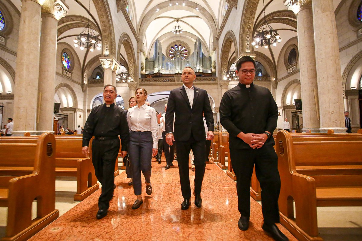 bncdotph's tweet photo. POLISH PRESIDENT NAWROCKI VISITS MANILA CATHEDRAL

LOOK: Polish President Karol Nawrocki and First Lady Marta Nawrocka visited the Manila Cathedral on Thursday, October 8, where they were welcomed by Cathedral Rector Msgr. Rolando dela Cruz.

The couple toured the Mother Church of the Philippines and viewed its significant features and religious treasures, including the “Bell of Hope,” which was blessed at the Divine Mercy Shrine in Kraków, Poland.

The bell serves as a symbol of faith, hope, and the spiritual ties between the peoples of Poland and the Philippines, underscoring the enduring friendship between the two countries.

📸 Manila Cathedral
