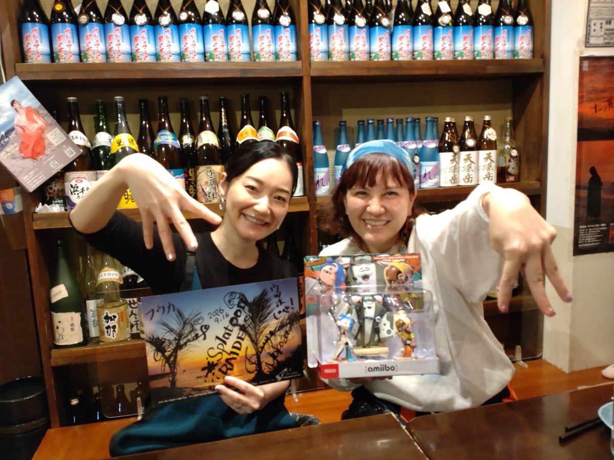annasato0822's tweet photo. 📣3/27(土) 南青山MANDALA 夜公演
出演：onomatopel / Kurofune

💙みなはん、オタカラ探しは順調どすか〜？
💛初共演じゃ！たからもんみたいな夜になるけぇ！
💙もちろん空けといてくれはりますやろ？
💛月末に予約開始できるよう準備中じゃ！待っとってな！

ほなカイサン…じゃなくて、集合！ https://t.co/DrMVSQFo56