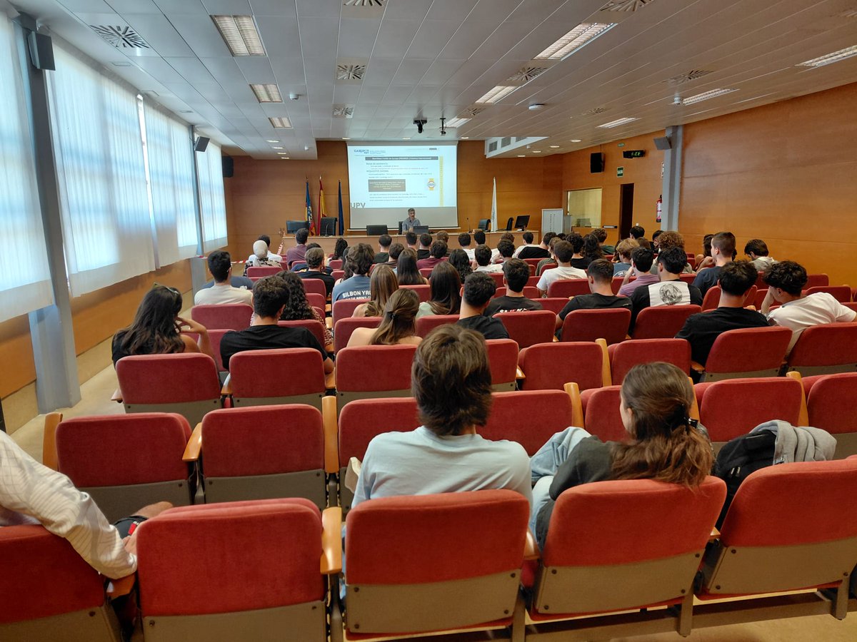 CaminosUPV's tweet photo. 🌍 La #MovilidadInternacional, hoy en CaminosUPV.
Compartimos algunas imágenes de la charla celebrada este jueves en la ETSICCP, en el marco de la Semana de Internacionalización de la UPV.
🔗 https://t.co/0j7nWmuuI6 https://t.co/Q4BevIKMZ1