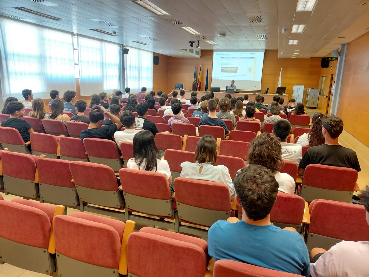 CaminosUPV's tweet photo. 🌍 La #MovilidadInternacional, hoy en CaminosUPV.
Compartimos algunas imágenes de la charla celebrada este jueves en la ETSICCP, en el marco de la Semana de Internacionalización de la UPV.
🔗 https://t.co/0j7nWmuuI6 https://t.co/Q4BevIKMZ1