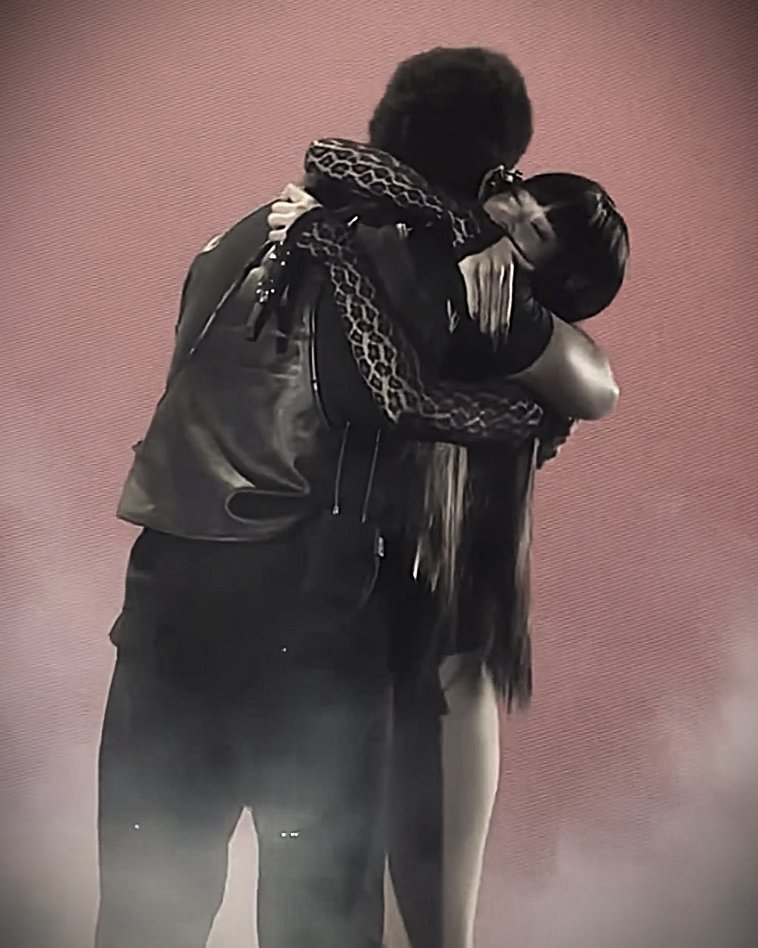 TheePopCore's tweet photo. JENNIE and The Weeknd stun together as they deliver an incredible performance of “One Of The Girls” at Goyang Stadium. https://t.co/Ld3ou4pHNS