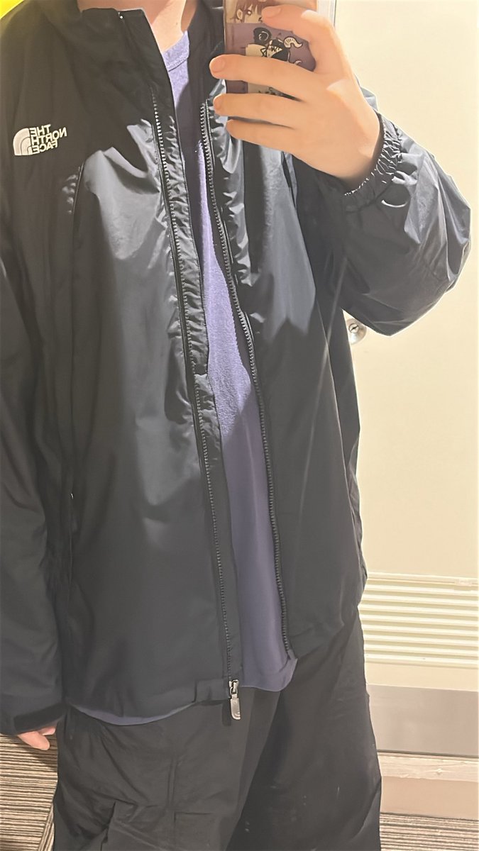 Kazehay_634K's tweet photo. 上着買いました✌️
紫のやつパジャマだけど、なんか前開けたらいい感じだった時代はパープルって感じ

安く買えたのラッキー！いえい！ https://t.co/WsF5K4TLmC
