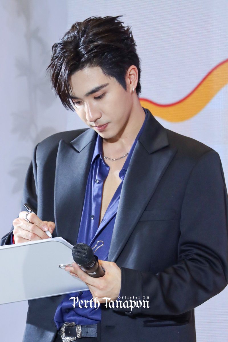 PerthOfficialTH's tweet photo. หล่อเท่มากครับเฮีย 😎🤘🏻

PERTHSANTA BEAUTY BLOOM

#destinyclinicxPerthSanta
#PerthTanapon #KDPPE https://t.co/Ndzj30AQ2H