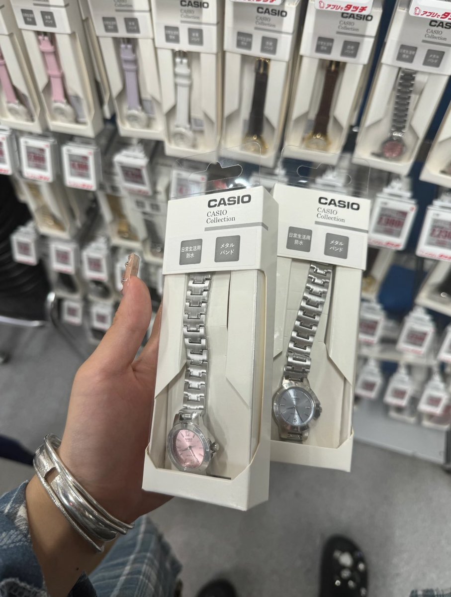 dJejingga's tweet photo. NAKSIR BANGET... INI JAM TANGAN CASIO PINK KO LEWAT TERUS, jadi pengen deh apalagi di stacking sama gelang 🥹 https://t.co/dhsibrnyoW