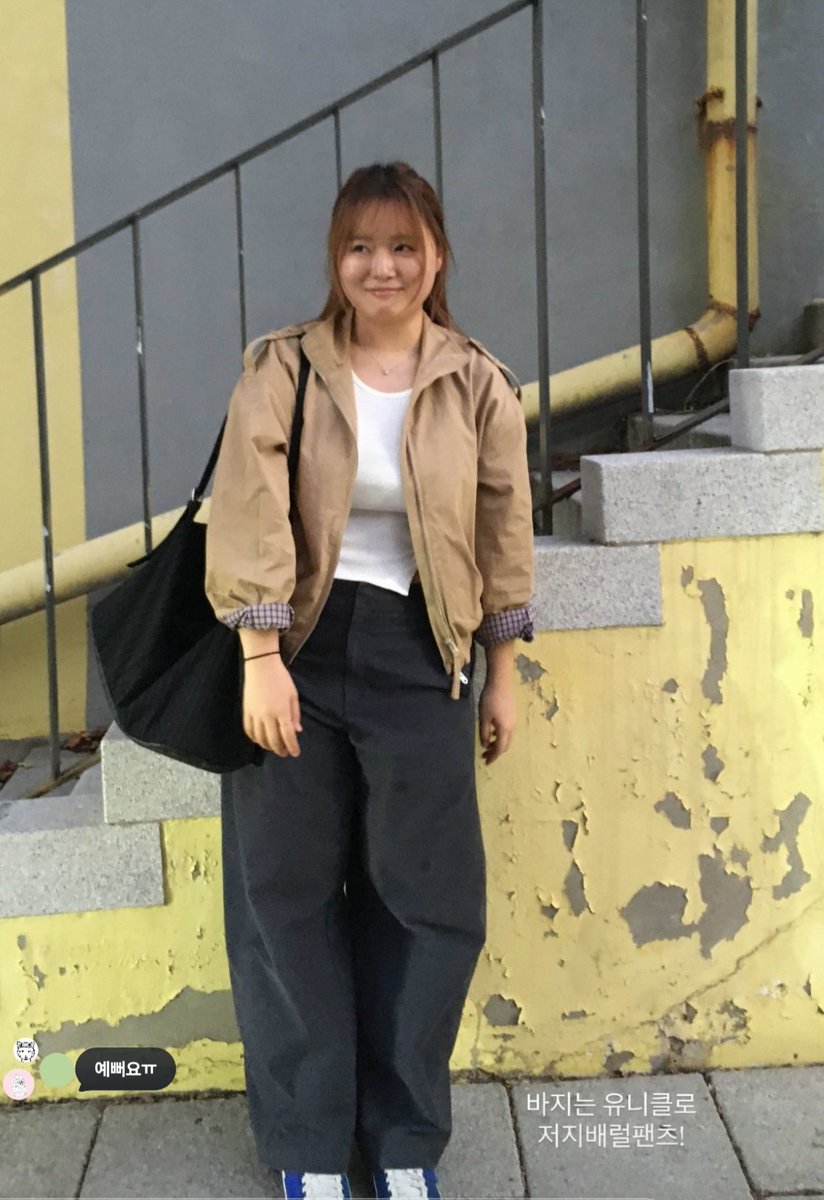newspicy1214's tweet photo. 찰스님 입으신 아우터 너무 이뿌심.. 정보 알려주셔서 바로 저장
안감이 체크인게 너무 이뿐듯 https://t.co/hIYEJl2cEN