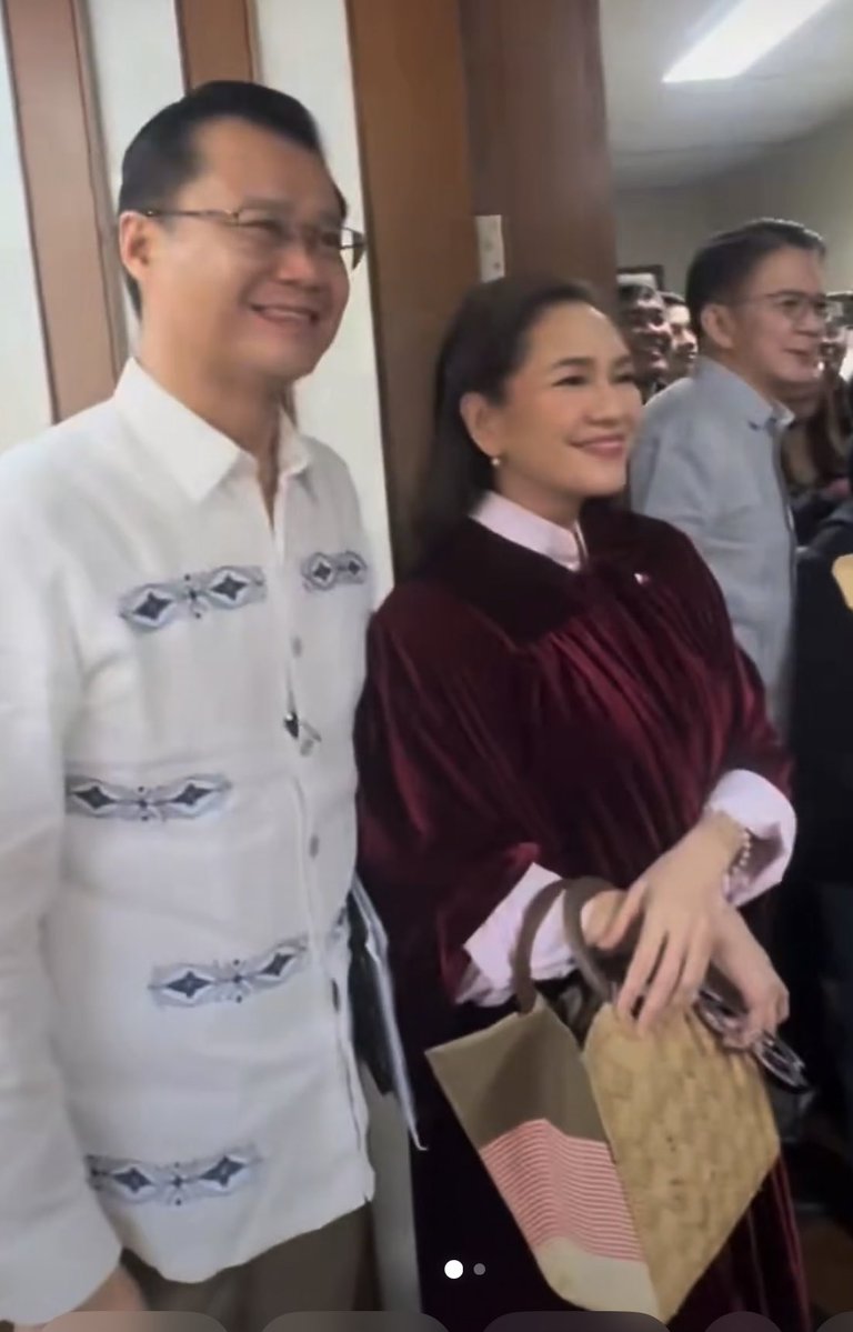 WinRiNeysh's tweet photo. Alam niyo naiiyak na talaga ko kasi ang takeaway ko sa lahat ng nangyari today ay GUSTO LANG NI SHERWIN NA LAGING KATABI SI RISA. 😭😭😭 https://t.co/wzLP07nvdj