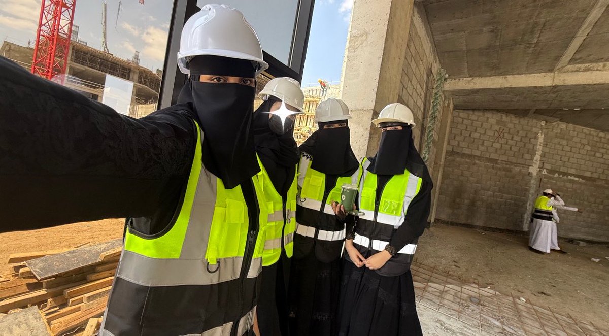 eenq_'s tweet photo. مهندسات المستقبل❤️ https://t.co/ZumJ88tmw0