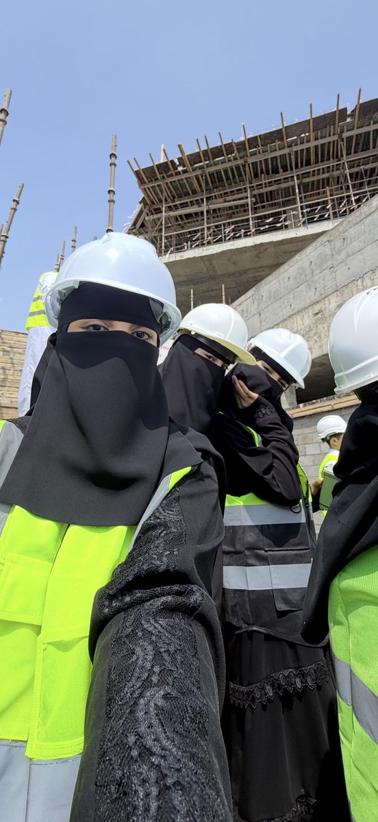 eenq_'s tweet photo. مهندسات المستقبل❤️ https://t.co/ZumJ88tmw0