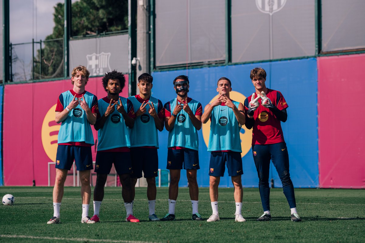 FCBarcelona_es's tweet photo. El equipo ganador tiene aura. https://t.co/uQATFT9Udr