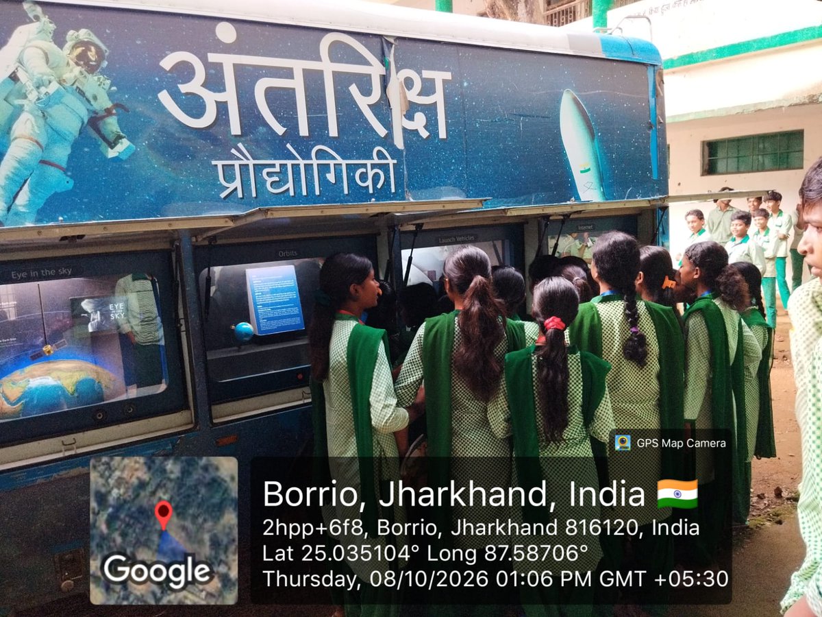 RSC_Tirupathi's tweet photo. Science Travels, Curiosity grows!
Mobile Science Exhibition Program at +2 R.K +2 High school Borrio Sahebganj, Jharkhand.
#mobilescienceexhibition #scienceisfun #scienceiscool @RSC_Tirupathi @ncsmgoi @MinOfCultureGoI @gssjodhpur @Rao_InderjitS @PIB_India https://t.co/7z9jzkmlt2