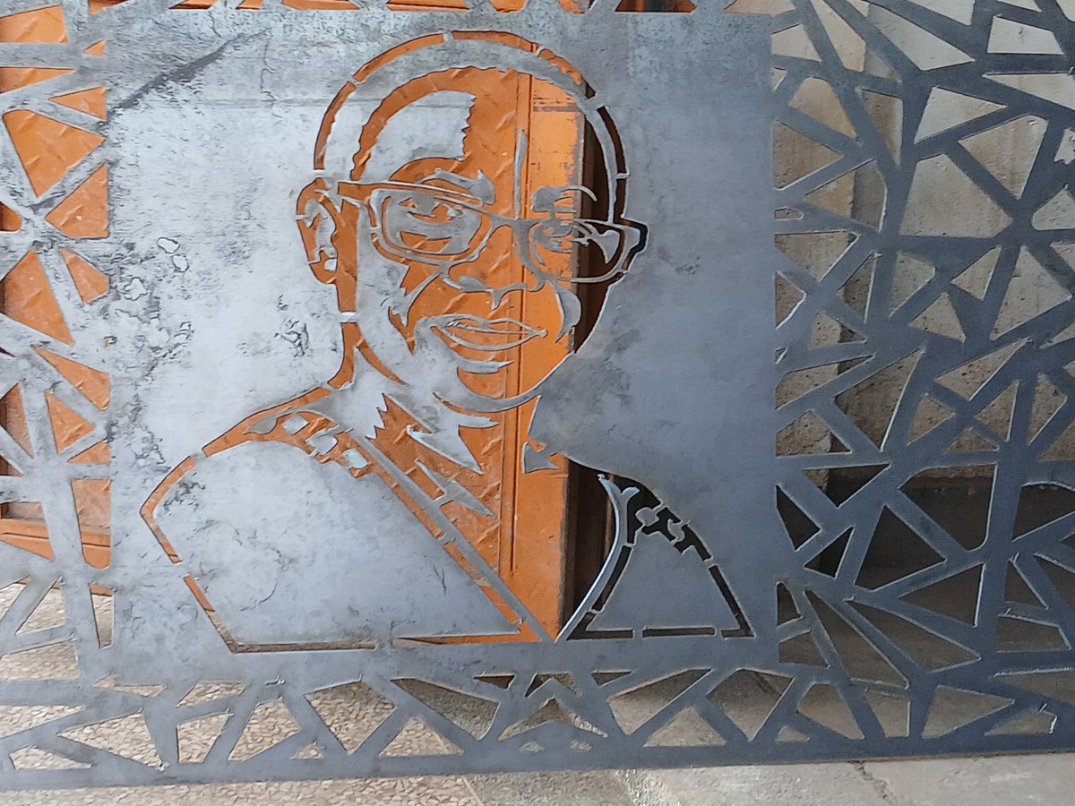 2Silagi1648's tweet photo. @BalaamBarugahar We make CNC designs used on pagola,gazable, balcony rails,signage,hall partitions,modern security doors and gates among others. Located in katwe 0706.75.28.68 https://t.co/fXMtxx85NU