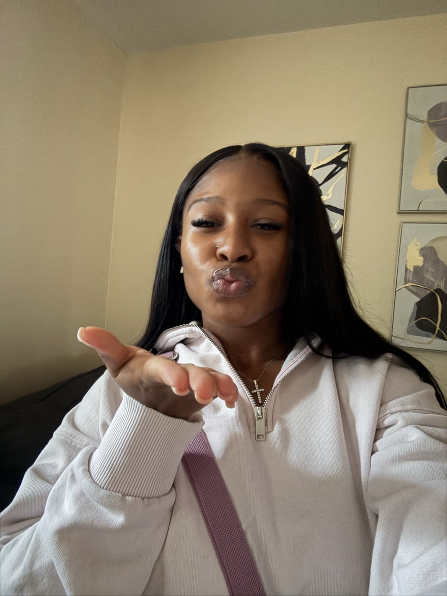 nuggsonnatass's tweet photo. I loveee my skin https://t.co/2MQUDsKdTt