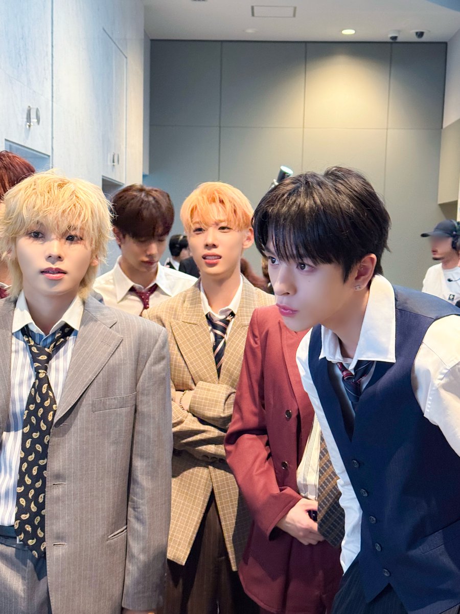 Kkorepo's tweet photo. 「n.SSign」、おしゃれなスーツスタイルで和気あいあい…撮影現場でも仲の良さを隠せない 
#nSSign #エンサイン　
🔗https://t.co/bVbo3cF4W4 https://t.co/xCDsaRCs9j