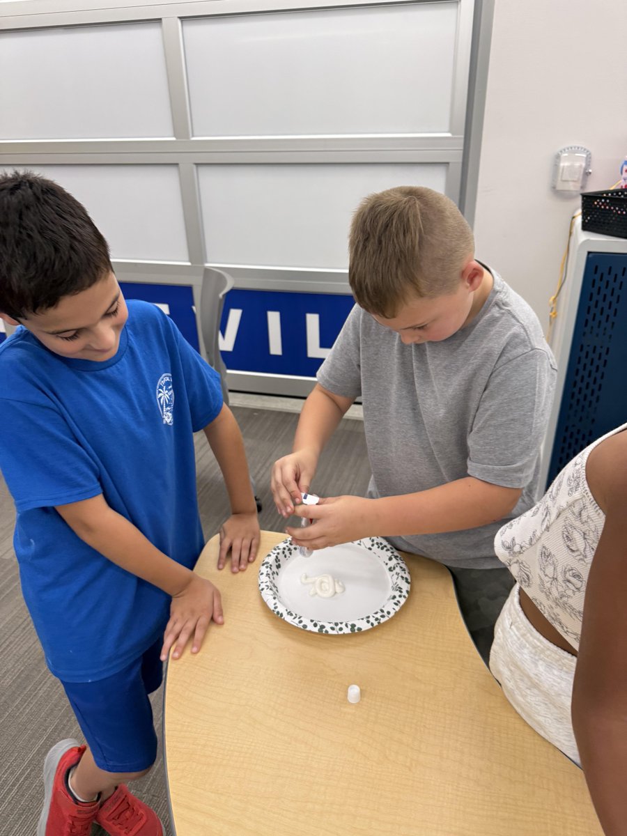 ReadingCSD's tweet photo. 3rd graders explore Social and Emotional Learning with our amazing school counselor, Mrs. Stinson! https://t.co/IxLA052AO2 https://t.co/idYeOlZJsF