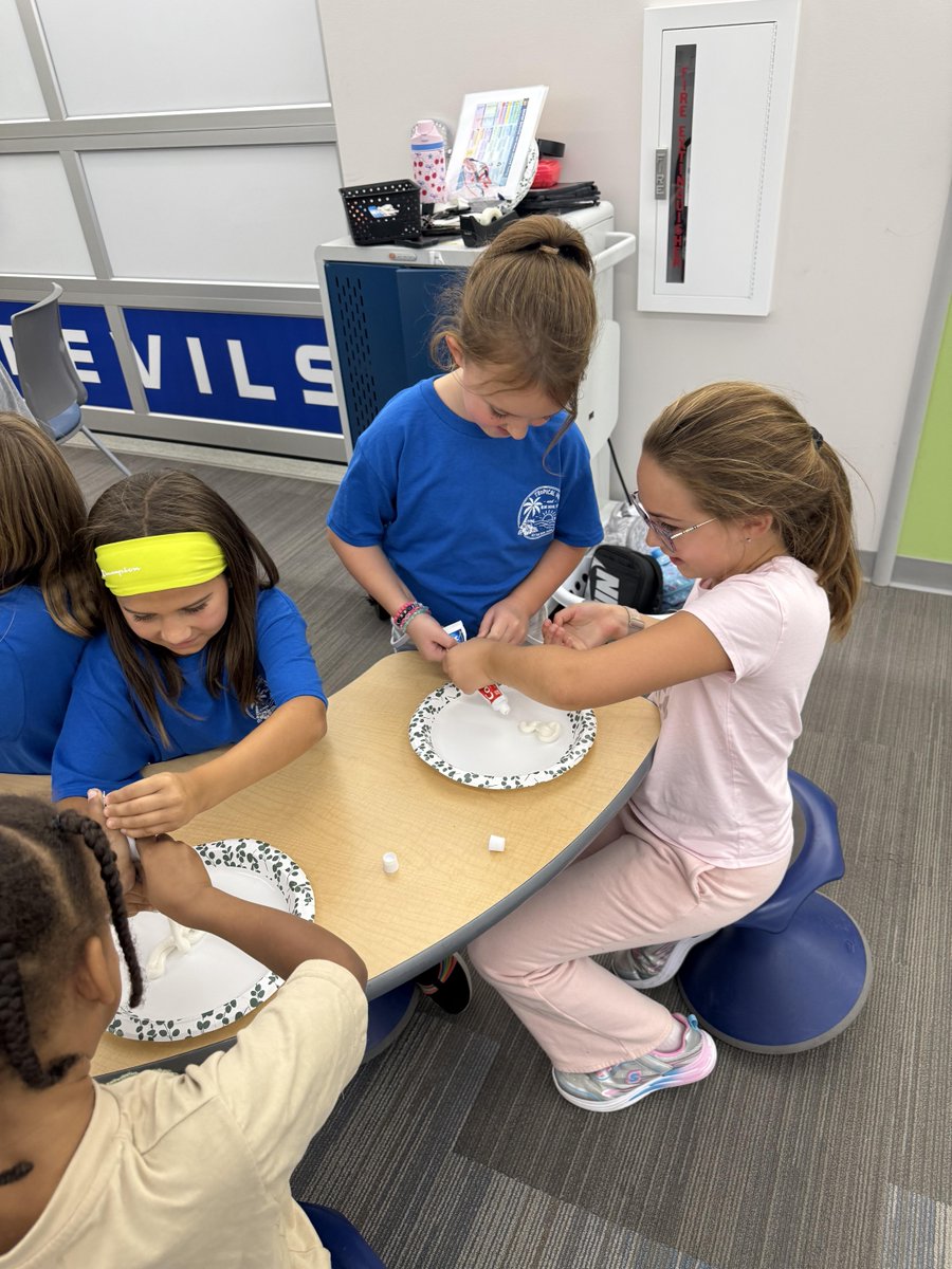 ReadingCSD's tweet photo. 3rd graders explore Social and Emotional Learning with our amazing school counselor, Mrs. Stinson! https://t.co/IxLA052AO2 https://t.co/idYeOlZJsF