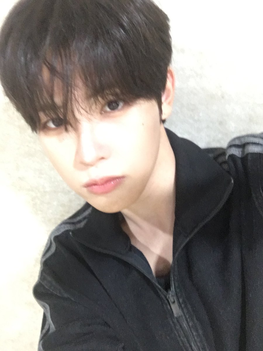 XODIAC_MEMBERS's tweet photo. [#규민🐶] 

😎🖤

#XODIAC #소디엑 #GYUMIN #규민 #똑똑똑_귬이등장 https://t.co/0R2FJQkTOC