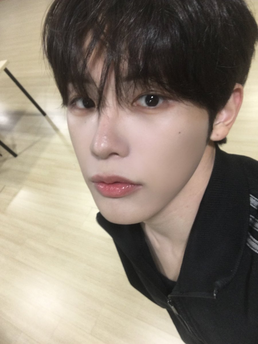XODIAC_MEMBERS's tweet photo. [#규민🐶] 

😎🖤

#XODIAC #소디엑 #GYUMIN #규민 #똑똑똑_귬이등장 https://t.co/0R2FJQkTOC