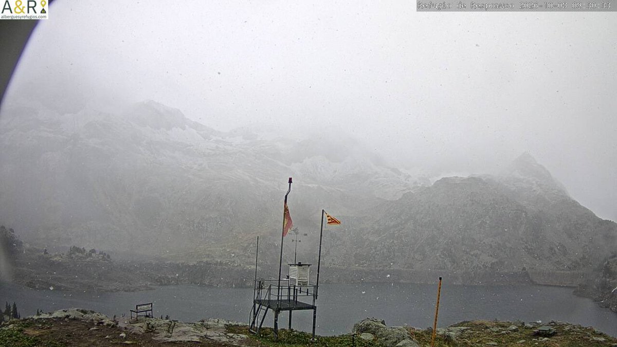 meteodelnorte's tweet photo. ❄️ La cota de nieve en #Pirineos ha bajado hasta los 1900-2000m tras el paso del frente frío.

Ha blanqueado desde 2000-2100m en el #PirineoOccidental 

Imágenes de Astún, Cauterets y Respomuso vía @infonieve y AyR https://t.co/bKUuziVV7E