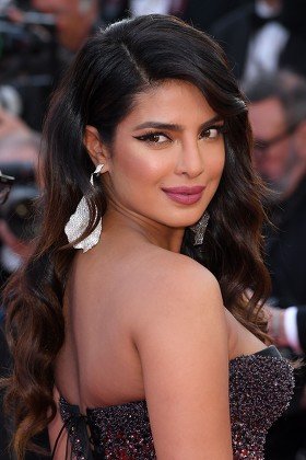 manvi_mz's tweet photo. Priyanka Chopra good looking so beautiful 😍💞🤩 https://t.co/8PJz06FhGC