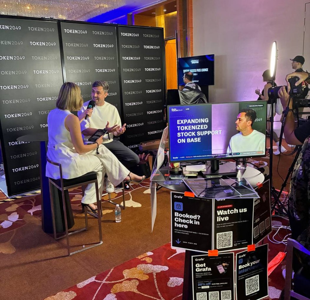 EnsoBuild's tweet photo. Here’s what “live from @token2049” actually looks like behind the scenes 🎥

@connor_enso joined @grafa_finance on Grafa TV, and he’ll be in Singapore all week for meetings and conversations.

Want to catch up with the Enso team?
Send us a message! https://t.co/2rbAmR7AhM