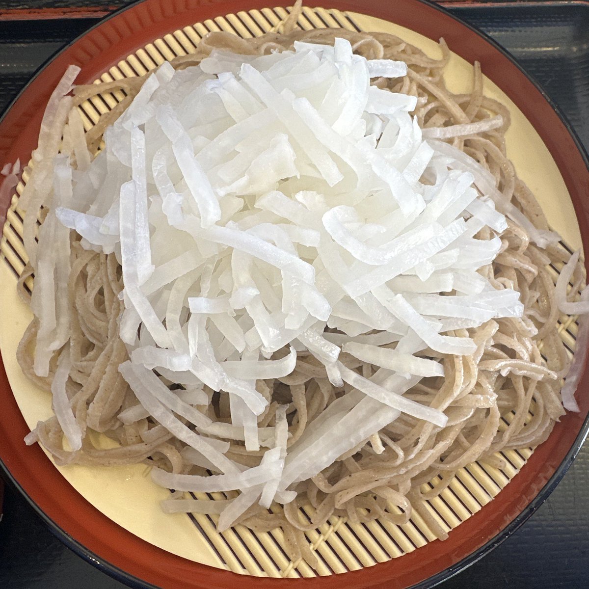 NoodleLoverKD's tweet photo. そば三昧前橋店にて大もり大根そば。最近遠征でラーメンばかり食べてしまったので、少しリセット。さっぱりして美味しかったです。もう秋ですがこの日はぶっかけ系が人気でした。
#そば三昧前橋店
#そば
#群馬そば
#群馬麺食い
#麺食い https://t.co/zsCQxj8yf2